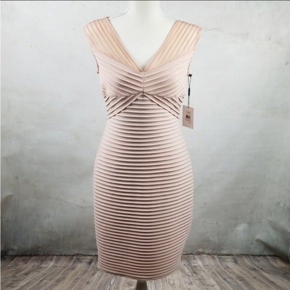 Calvin Klein blush body con dress - Picture 2 of 12